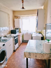 Buftea Centru, ultra central, apartament 3 camere, balcon, 88000 EUR