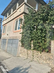 Casa spatioasa cu 5 camere, terasa si 2 garaje - la 10 km de Slatina