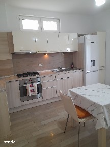 Jumatate din casa duplex D+P+E, 4 camere in spatele strandului