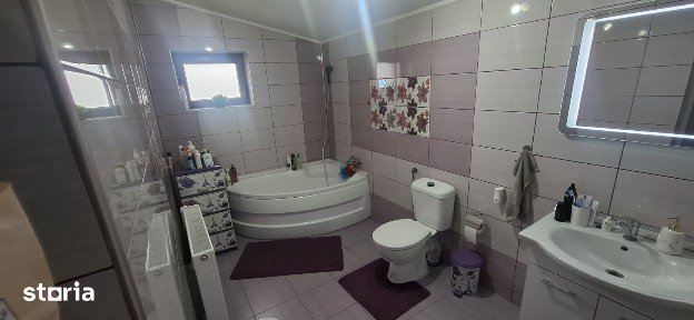 Casă 3 camere, pivniță, curte 464mp