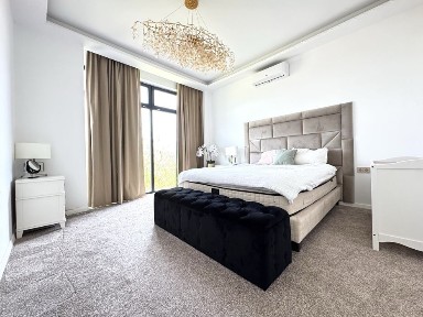 Vilă 5 dormitoare, 5 băi în Otopeni | Investiție ideală pentru hotel, clinică sau business