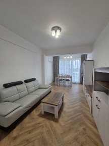 Închiriez apartament cu trei camere mobilat si utilat
