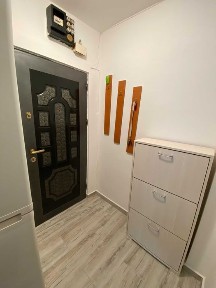 Inchiriez apartament doua camere semidecomandat Brasov