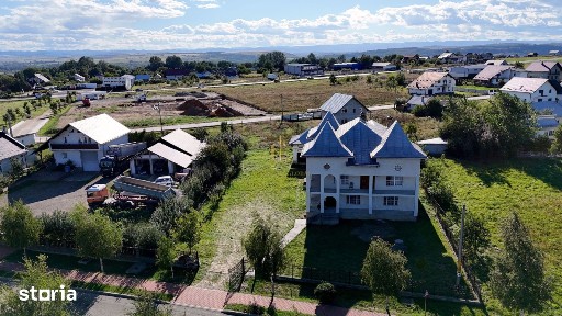 Casă de 301 mp, cu teren de 1.700 mp - central, Dărmănești