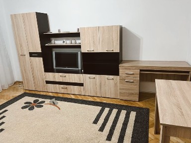 Inchiriez ap 2 camere Centru Hala Centrala