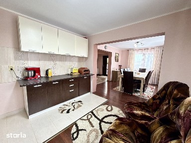 Vila de vânzare, teren 1017 mp, Siretu - Saucesti
