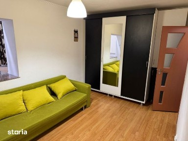 Inchiriez garsoniera in Alfa Arad Strada Padurii nr 217 cu parcare.