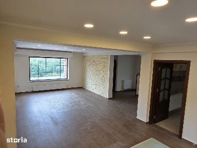 CASĂ CONSTRUITĂ PENTRU UZ PROPRIU, NU DE DEZVOLTATOR-162 mp