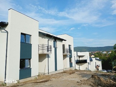 Vand apartament cu teren str merilor 108000 plus tva