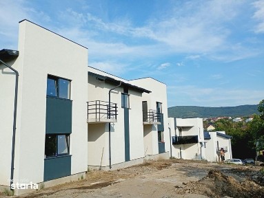 Vand apartament cu teren str merilor 108000 plus tva