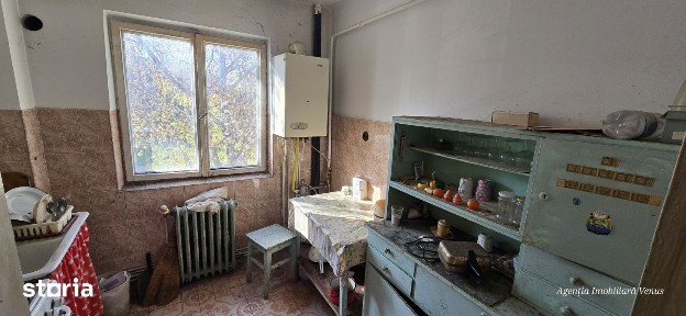 Apartament cu 3 camere zona Scolii 11
