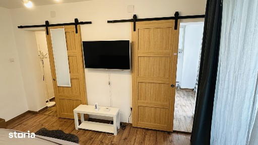 Vând apartament cu o camera, complet mobilat, in zona centrala