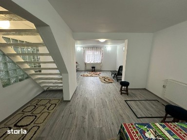 - Casa Parter+Mansarda, zona Islaz.