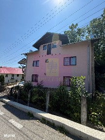 Casa de vanzare cu 4 camere in Comarnic