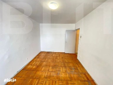 Apartament de vanzare - 3 camere - zona centrala, Strada Nicolae Bal