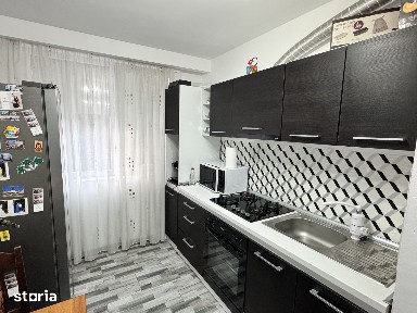 Apartament 4 camere, balcon, 110 mp, etaj 4