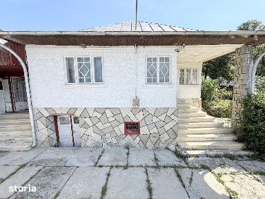 Casă + anexă 280 mp și teren cu dublă deschidere la strada 1500 mp