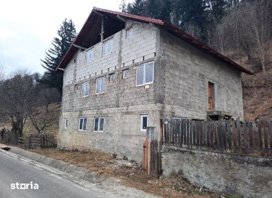 Casa 8 camere Alexandru cel bun (Jud. Neamt), 290 metri Cod:161810