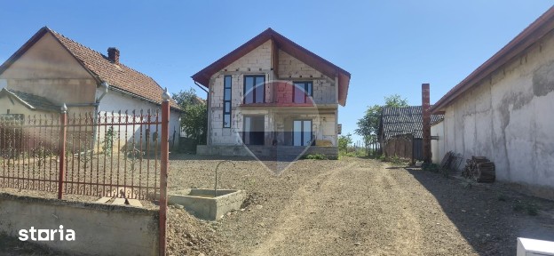 Casă / Vilă cu 4 camere de vânzare