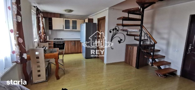 Inchiriez apartament 3 camere, spatios, central, et.5+mansarda