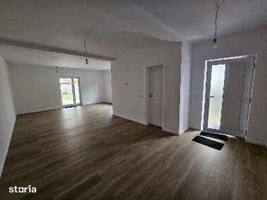 Vând 1/2 duplex nou, 3 camere 2 băi, Mănăstirea Şag, 