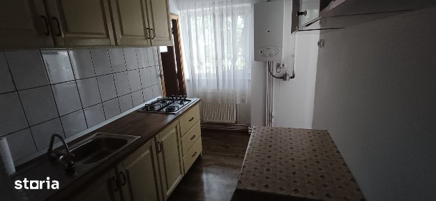 Cosbuc, zona sc. nr. 11, 2 camere, etaj 2