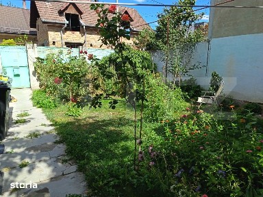 De vanzare: Casa primitoare cu 2 camere, curte si pivnita