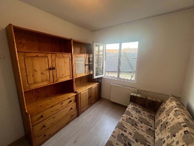 Garsonieră de închiriat, 17 mp, etaj 3, zona Vlaicu - Fortuna, Arad.