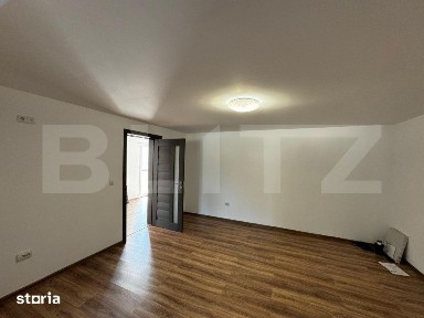 Casa cu 5 camere si spatiu comercial, teren 4079mp, zona Stremt - Teiu