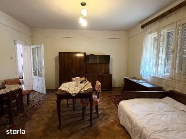 CASĂ + 15 ARI TEREN, APROAPE DE CENTRU - CAREI