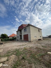 Casa mare de vanzare