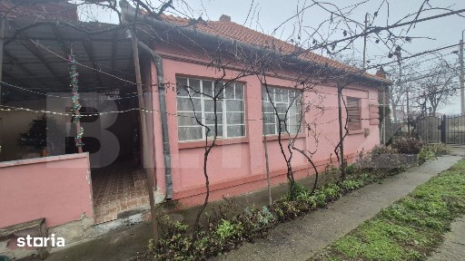 Casa cu 4 dormitoare de vanzare, 190 mp, 1306 mp teren, pe strada Care