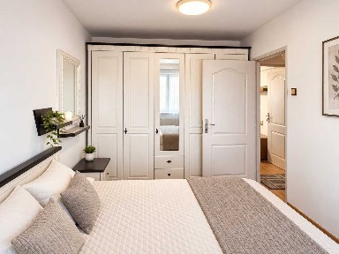 Apartament cu centrală proprie, 3 camere, decomandat, amplasat central - Str. Traian
