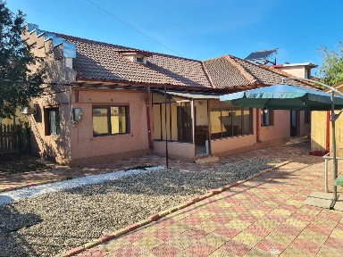 Casă Generoasă cu 2 Locuințe Separate, Garaj și Foișor în Zona Coiciu - Trocadero, Constanța