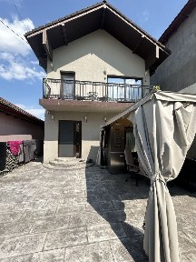 Casă spațioasă 4 camere / 2 băi | ~140 mp | Finisaje premium (Marmură, Granit) | Eficiență energetică