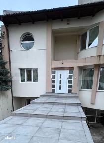 Vila cu 7 camere de inchiriat - 177 mp utili