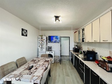 Apartament decomandat, 2 camere, balcon modificat, pivnita - V. Aaron
