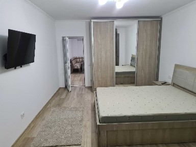 Inchiriez apartament ultracentral B dul Cuza