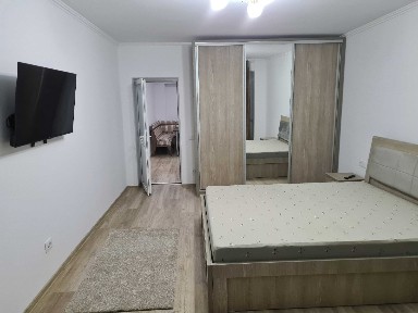 Inchiriez apartament ultracentral B dul Cuza