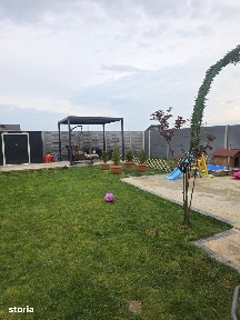 Casa tip duplex de vanzare cu 5 camere si curte la Sanandrei