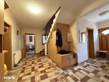 Casa individuala, 300 mp, utili, 1100 mp gradina - Sag