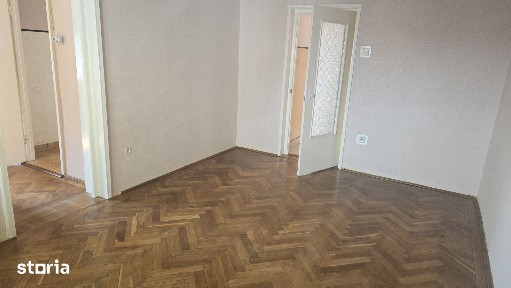 Vand apartament cu 3 camere in Deva, etaj 3, zona Gojdu