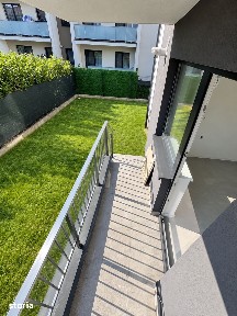 Apartament 3 camere de vânzare - Parter + terasă + teren