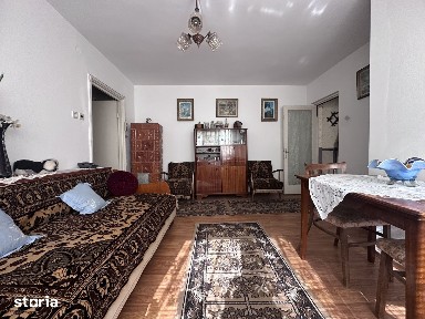 Vanzare apartament cu 3 camere, la parter, pe Aleea Trandafirilor