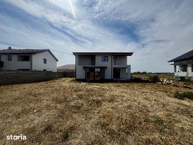 Casă 5 dormitoare, stil italian | 273 mp, fotovoltaice, 652 mp teren