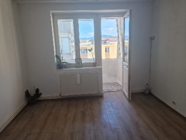 Ap o camera Maratei D-uri 30mp zona buna renovat centrala termopan decomandat