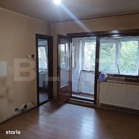 Garsoniera, etaj 1, Comuna din Paris