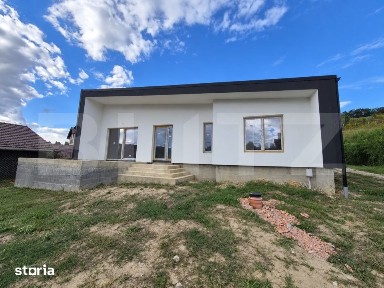 Casa de vanzare, 115 mp, zona Corunca