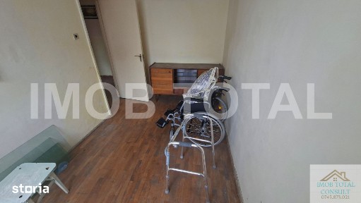 Apartament 3 camere Craiovei etaj 3/4