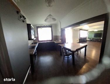 Apartament 3 camere de închiriat cu balcon